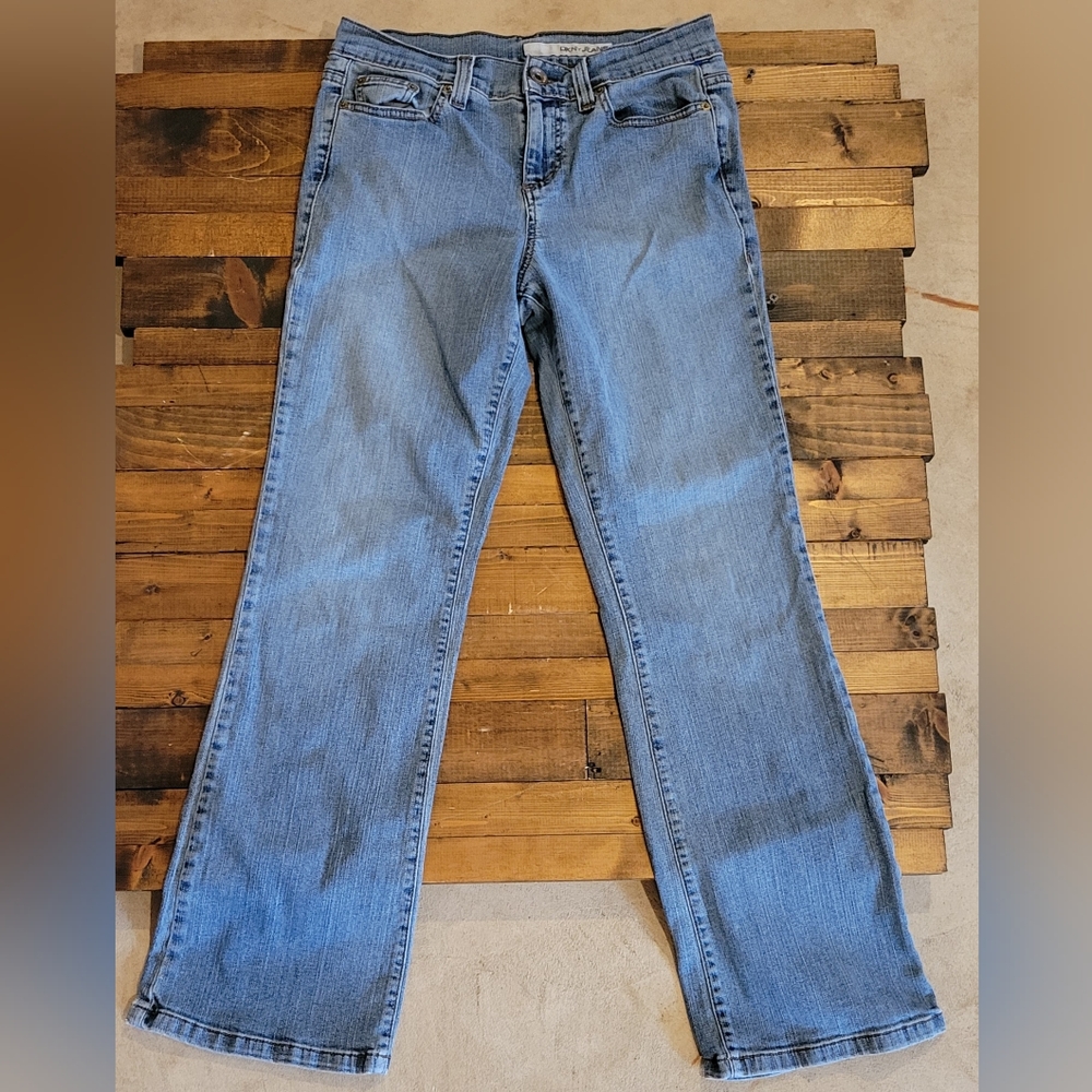 DKNY- Light Wash Bootcut SoHo Jeans Size 8 short